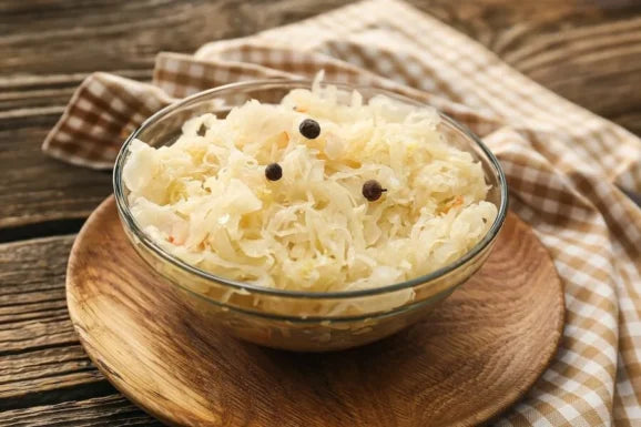 Sauerkraut Würzen, Schüssel voller Sauerkraut.